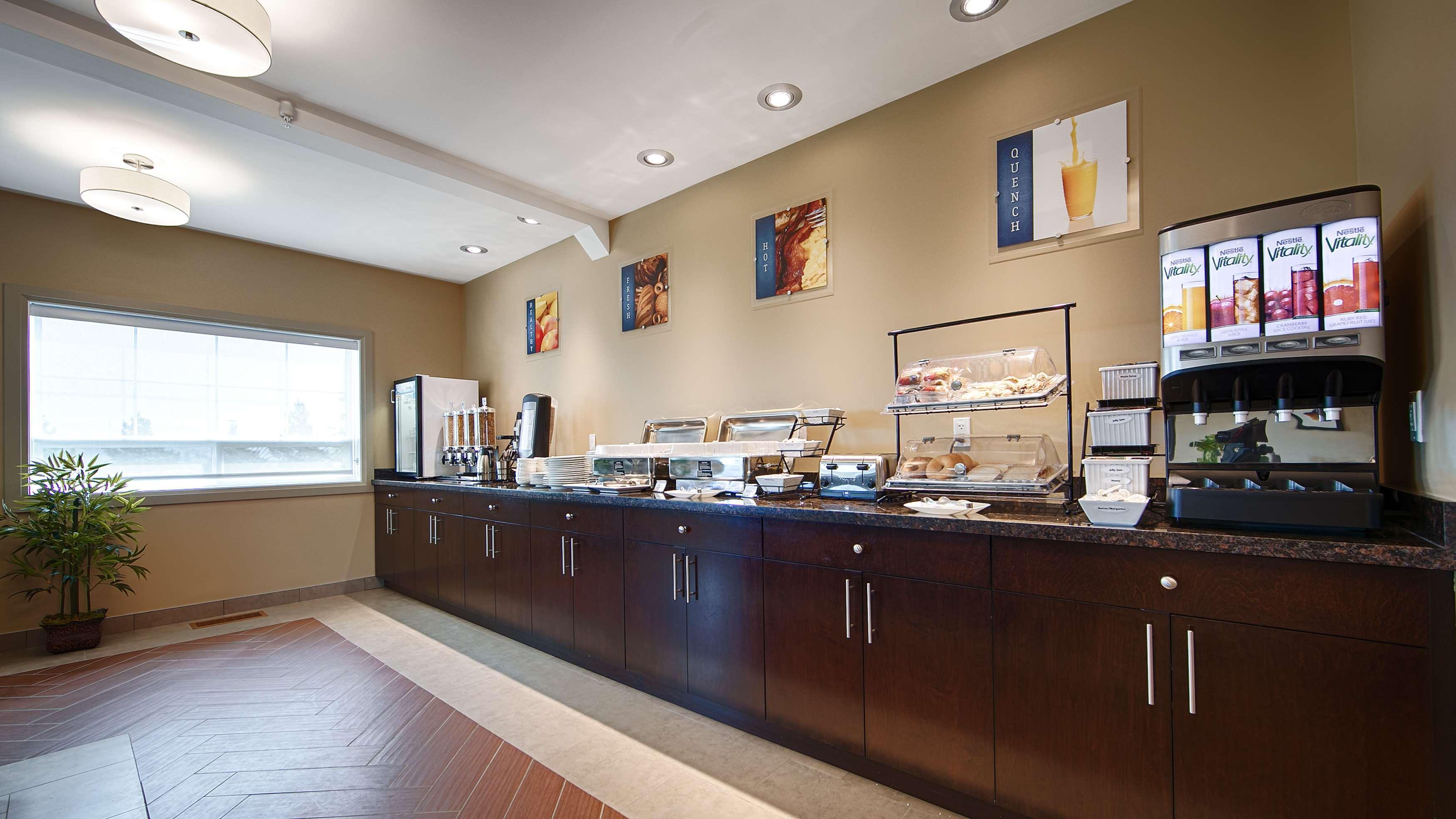 Best Western Plus Peace River Hotel & Suites Екстериор снимка
