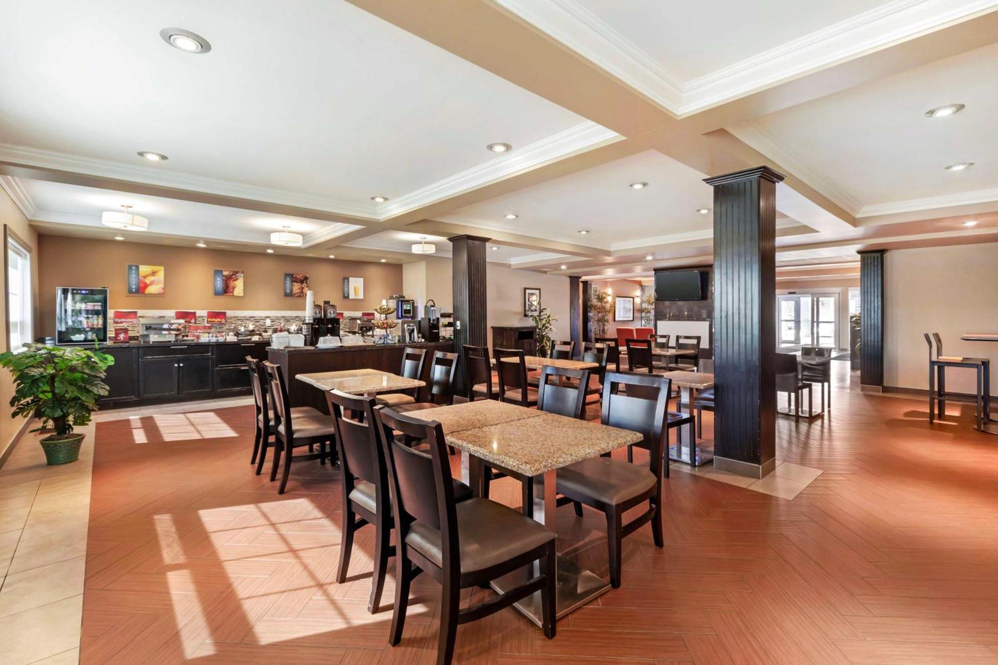 Best Western Plus Peace River Hotel & Suites Екстериор снимка