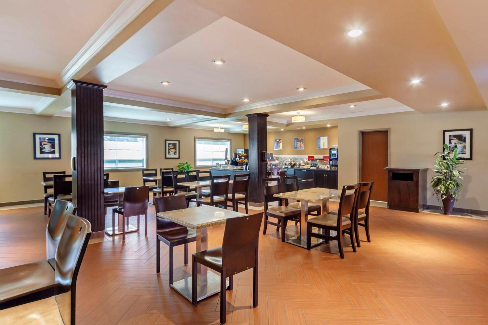 Best Western Plus Peace River Hotel & Suites Екстериор снимка