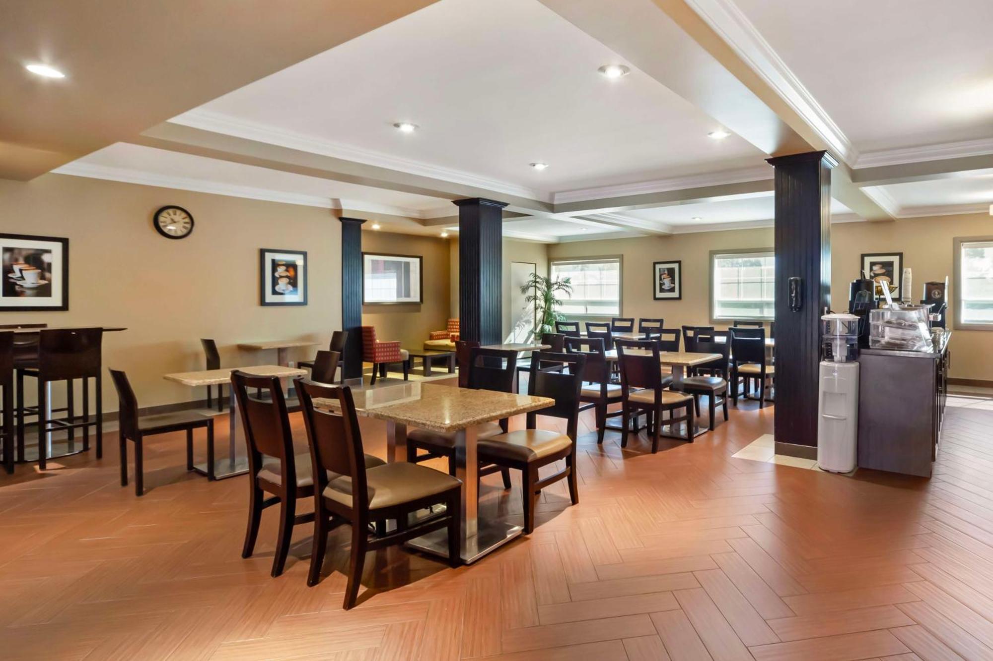 Best Western Plus Peace River Hotel & Suites Екстериор снимка