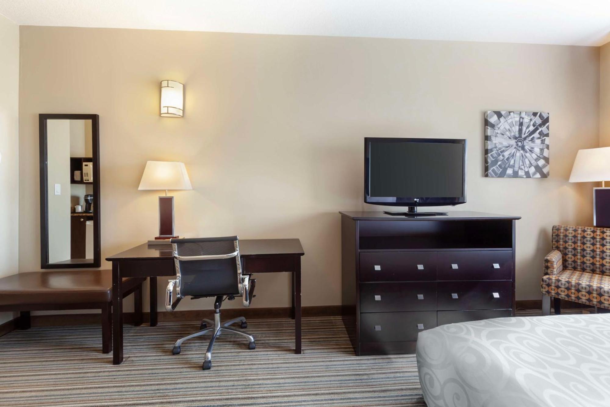 Best Western Plus Peace River Hotel & Suites Екстериор снимка
