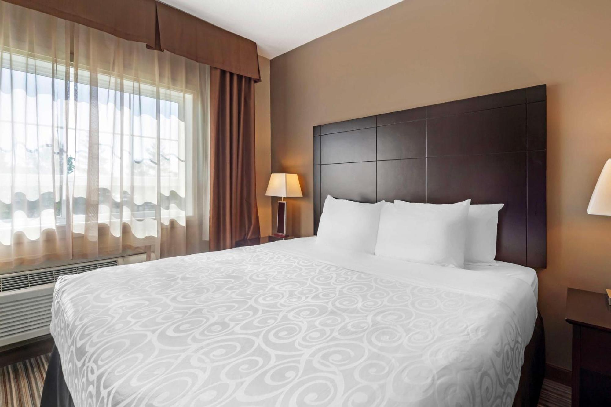 Best Western Plus Peace River Hotel & Suites Екстериор снимка