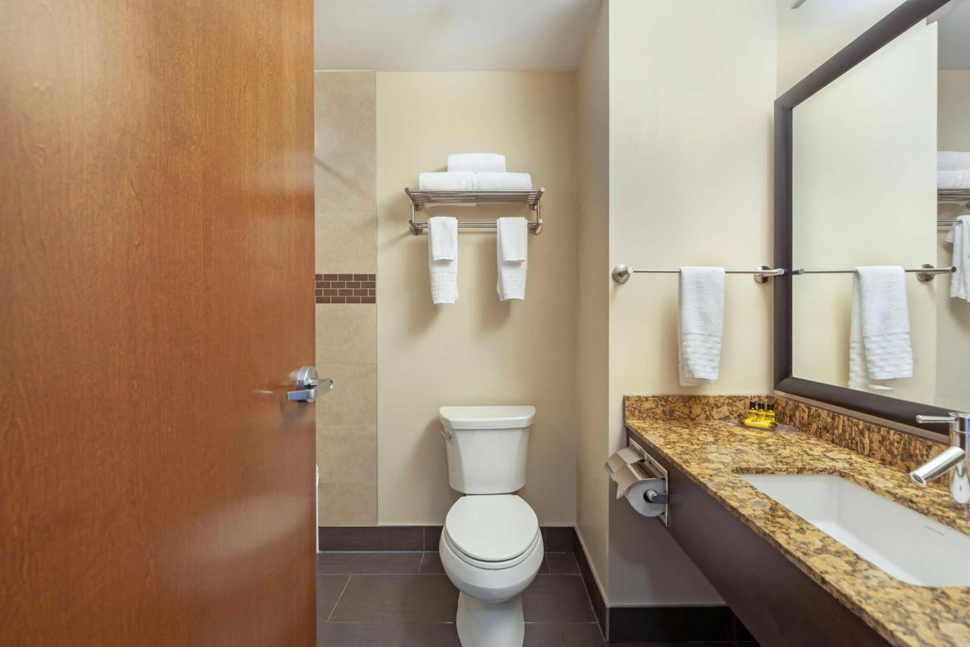 Best Western Plus Peace River Hotel & Suites Екстериор снимка