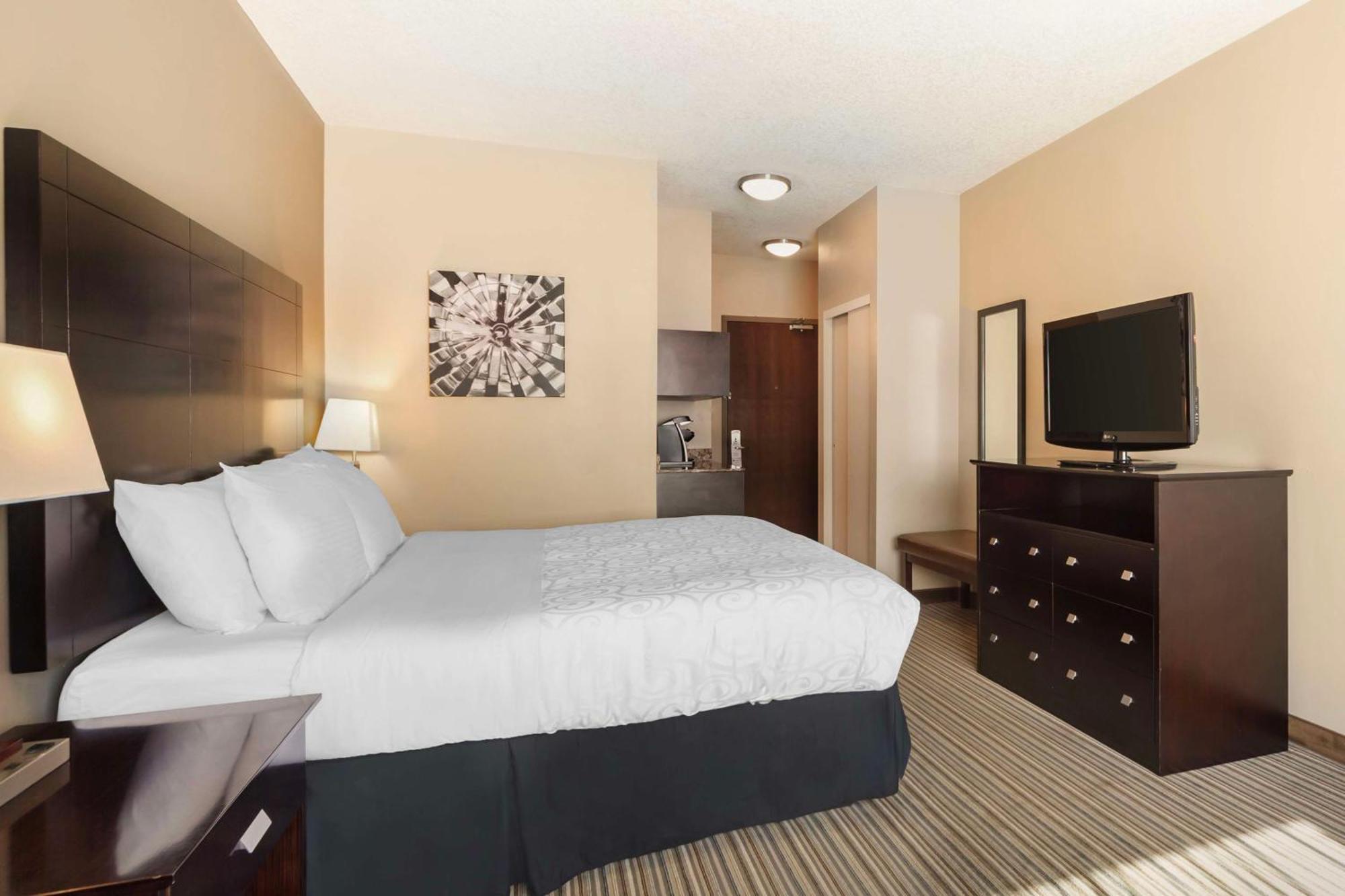 Best Western Plus Peace River Hotel & Suites Екстериор снимка
