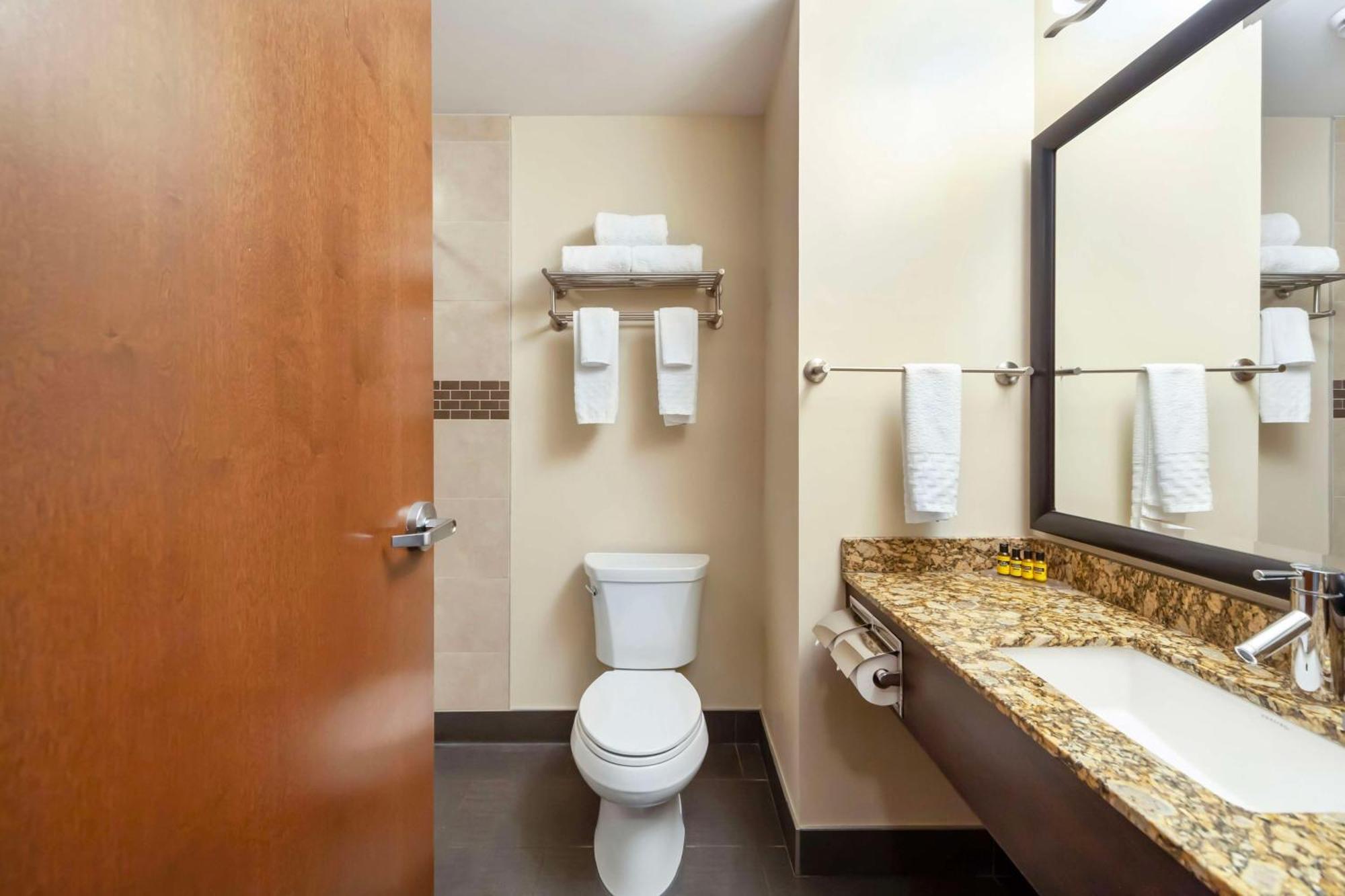Best Western Plus Peace River Hotel & Suites Екстериор снимка