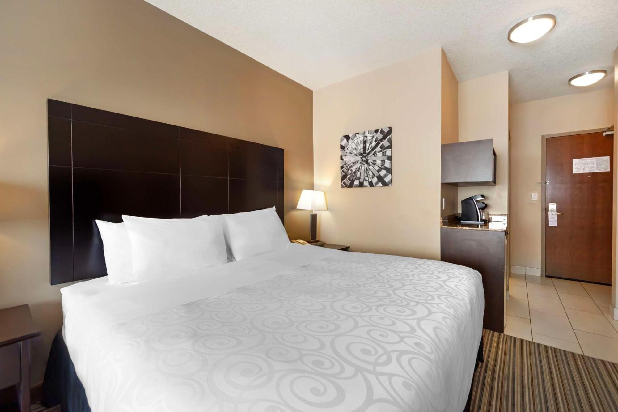 Best Western Plus Peace River Hotel & Suites Екстериор снимка