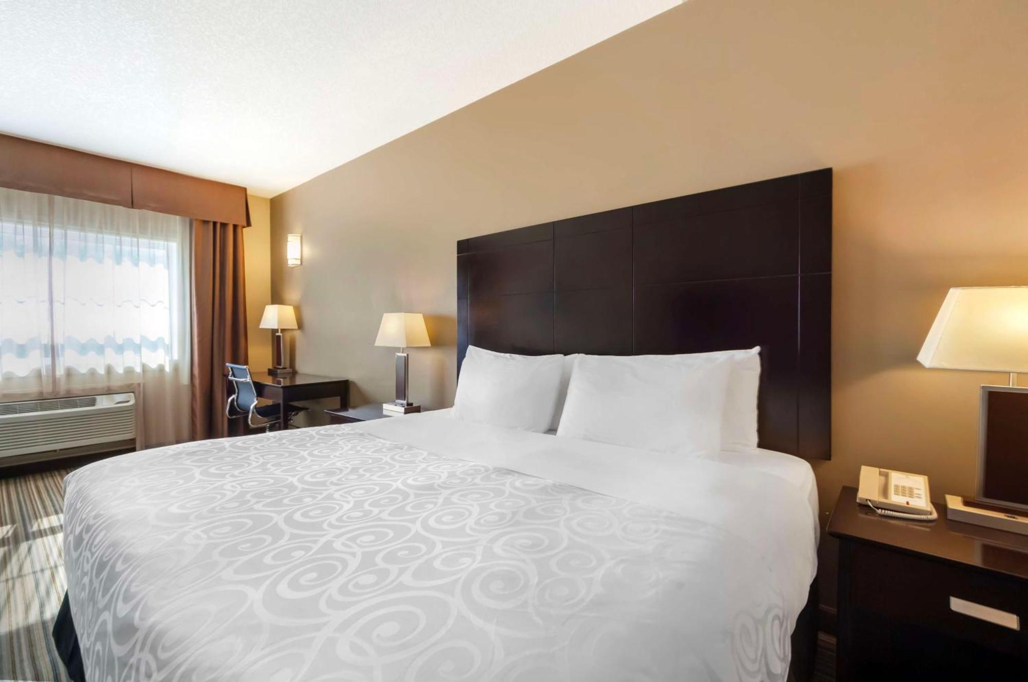 Best Western Plus Peace River Hotel & Suites Екстериор снимка