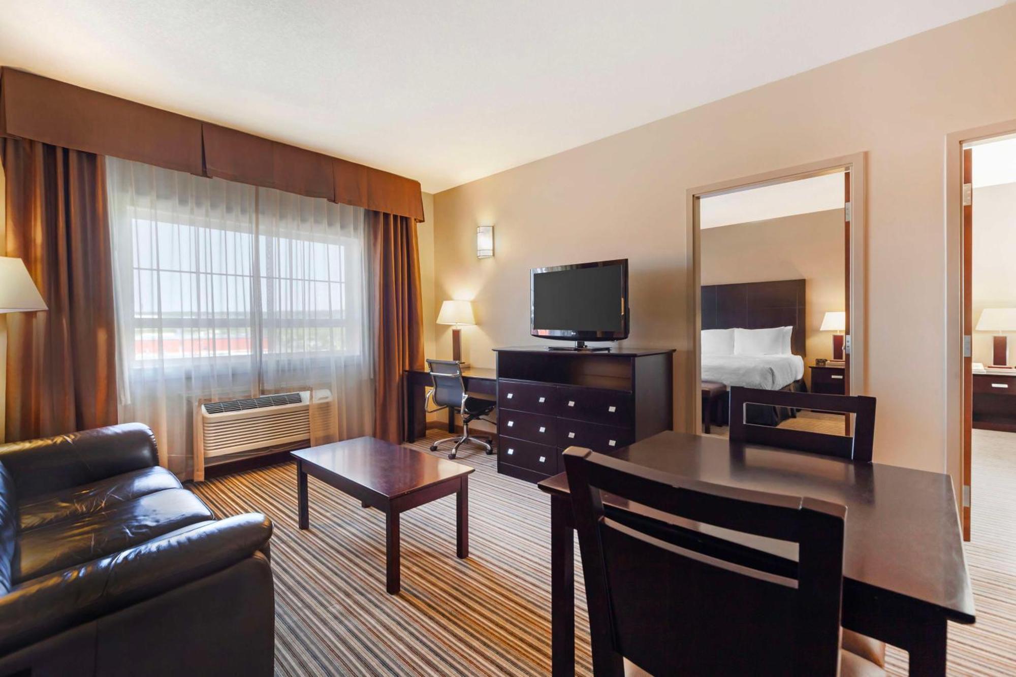 Best Western Plus Peace River Hotel & Suites Екстериор снимка