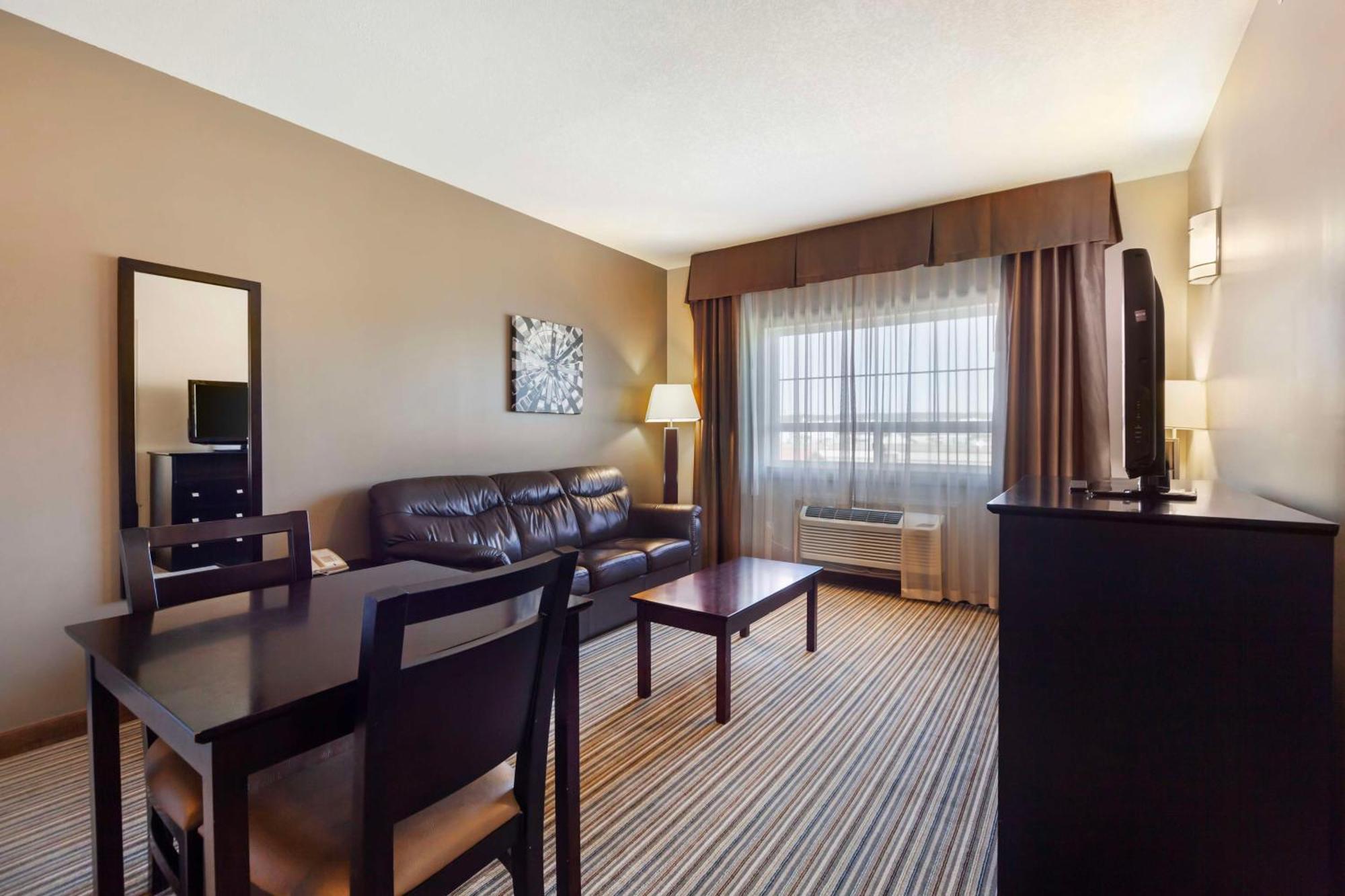 Best Western Plus Peace River Hotel & Suites Екстериор снимка
