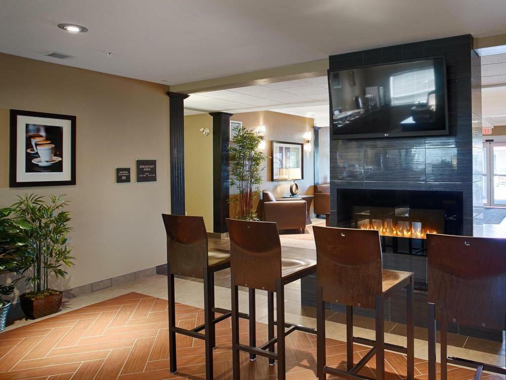 Best Western Plus Peace River Hotel & Suites Екстериор снимка