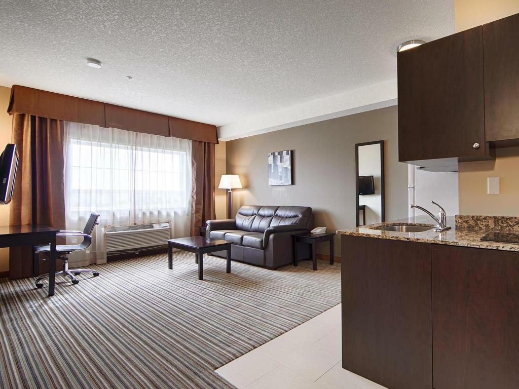 Best Western Plus Peace River Hotel & Suites Екстериор снимка