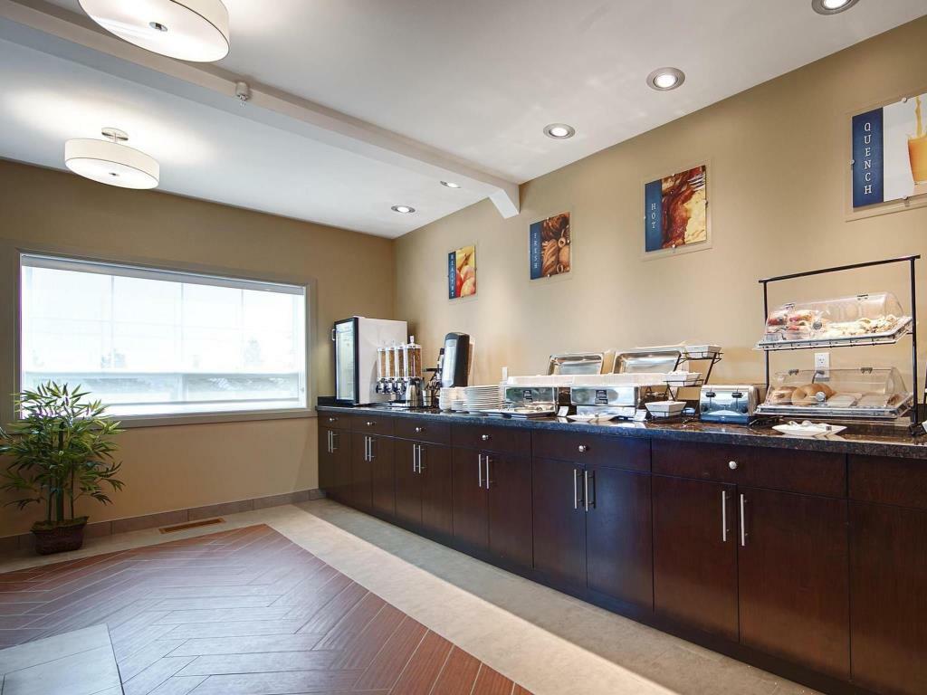 Best Western Plus Peace River Hotel & Suites Екстериор снимка